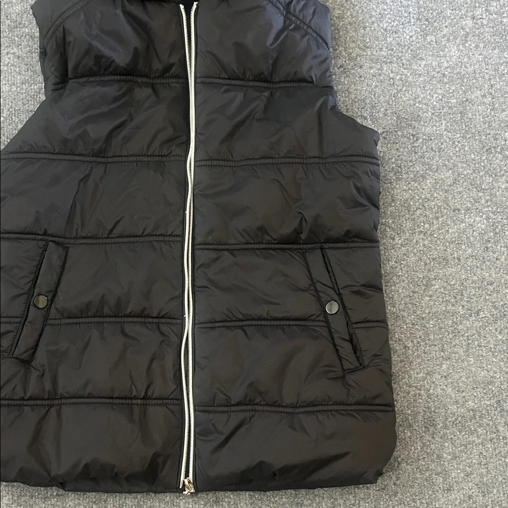 Kids Black Puffer Vest with Hood Amanda Jones Size‎ M